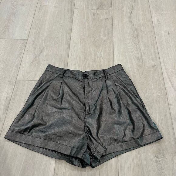 Urban Outfitters Carleton Metallic
High Rise Short size 8 - Picture 1 of 7